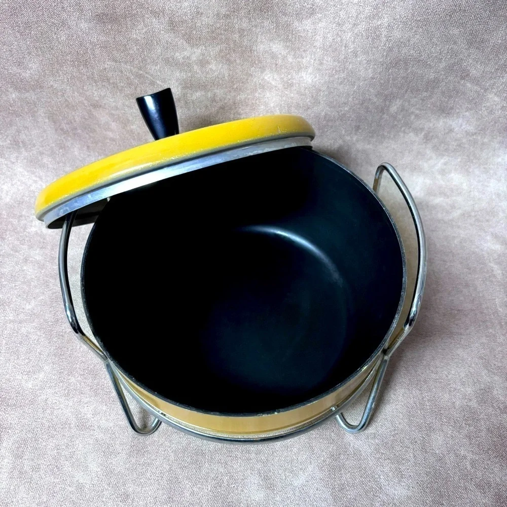 Vintage  Aluminum 2qt Pot With Lid And Stand Bounty By Wear Ever Gold/Yellow